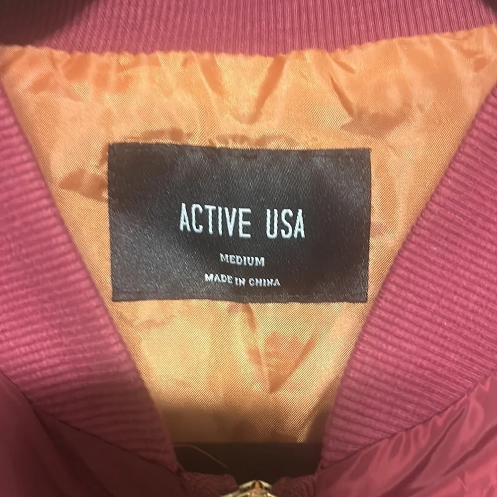ACTIVE USA Women’s Red Metallic Satin Zip Front Bomber Jacket Medium - Picture 4 of 5